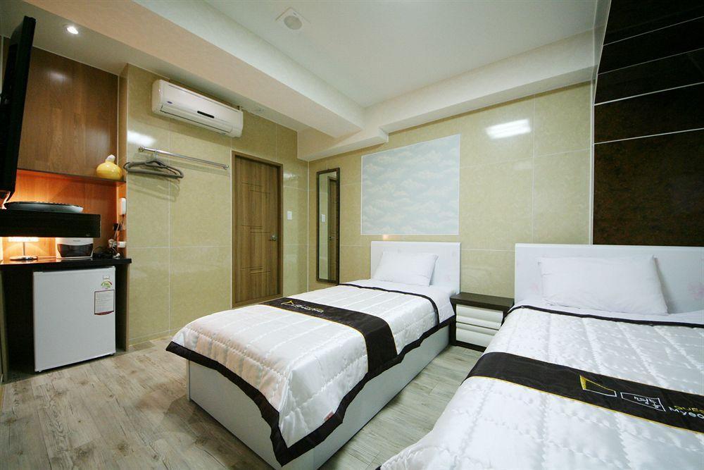 D.H Sinchon Guesthouse Szöul Kültér fotó