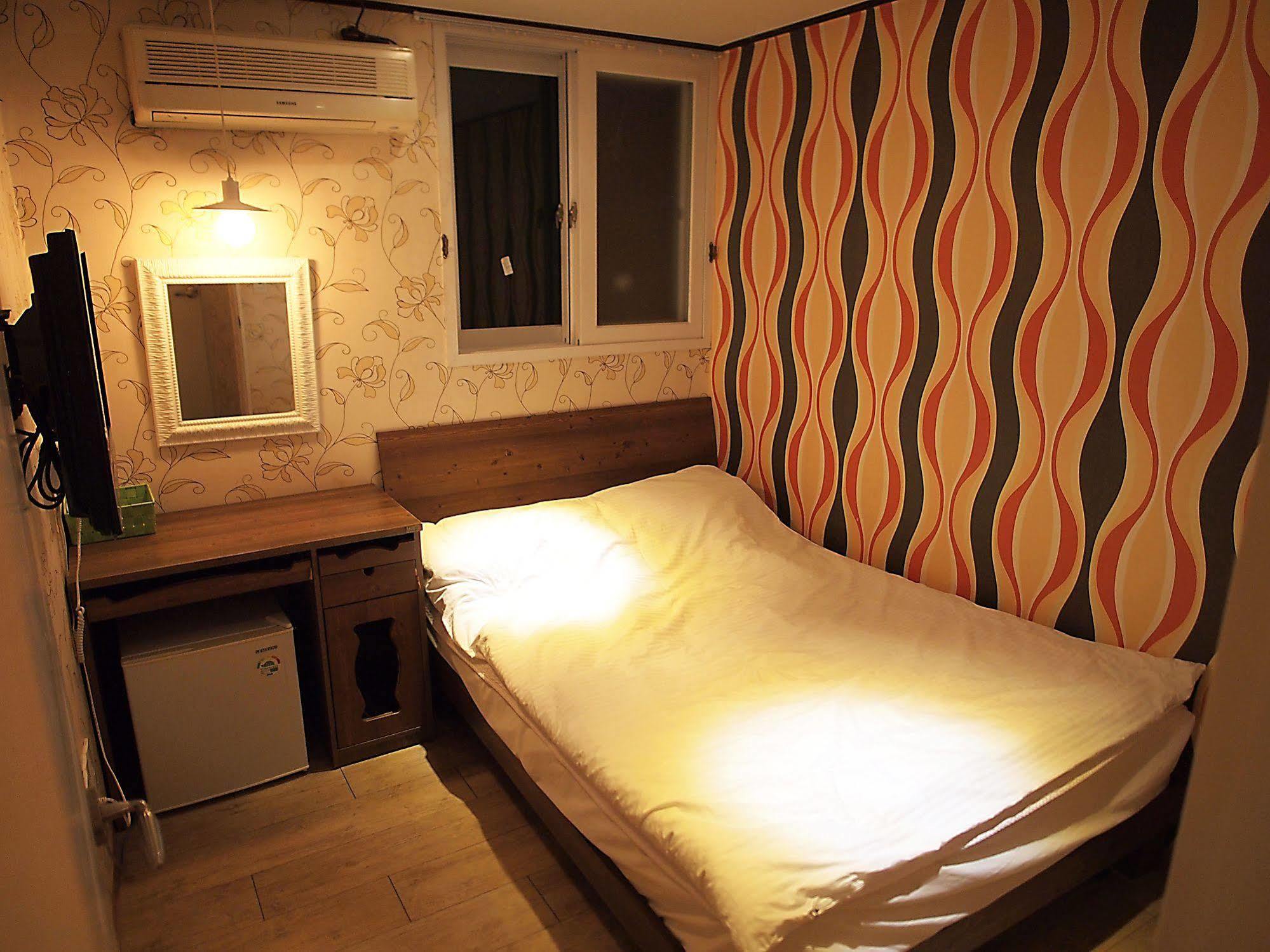 D.H Sinchon Guesthouse Szöul Kültér fotó