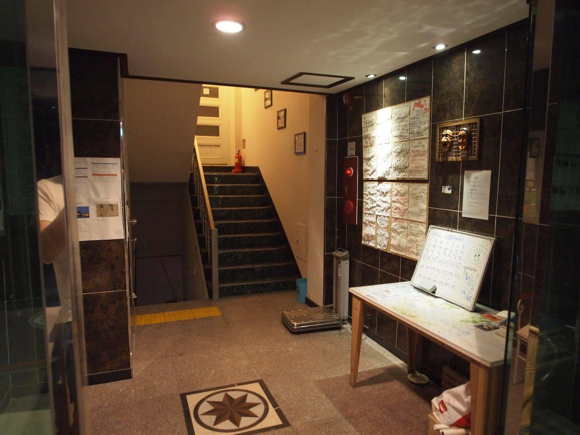 D.H Sinchon Guesthouse Szöul Kültér fotó