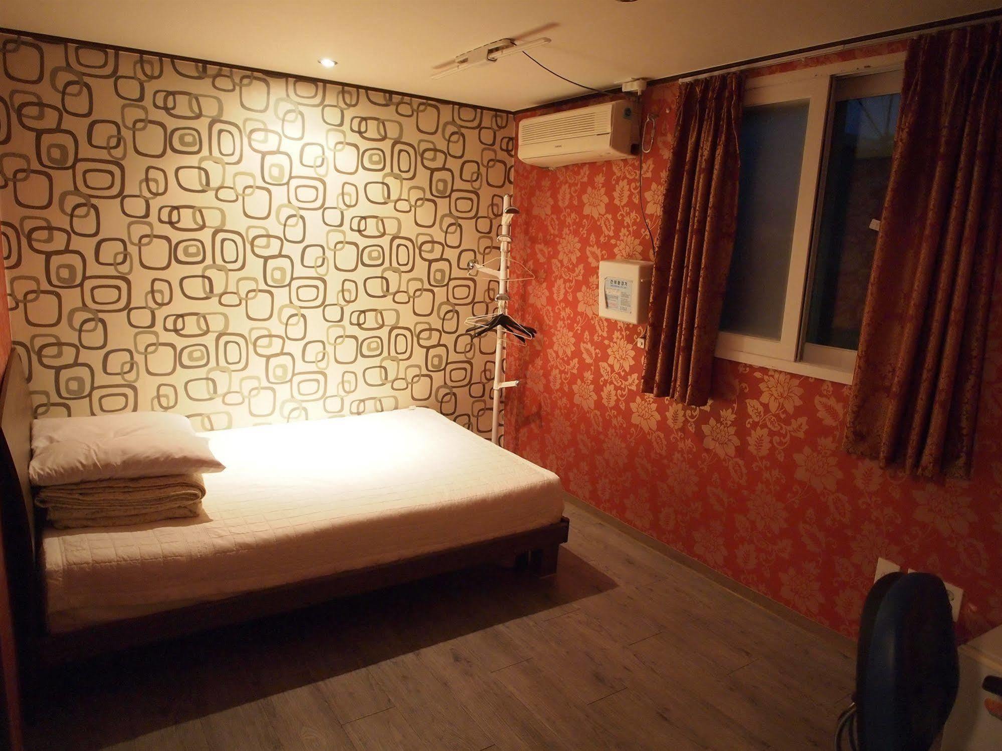 D.H Sinchon Guesthouse Szöul Kültér fotó