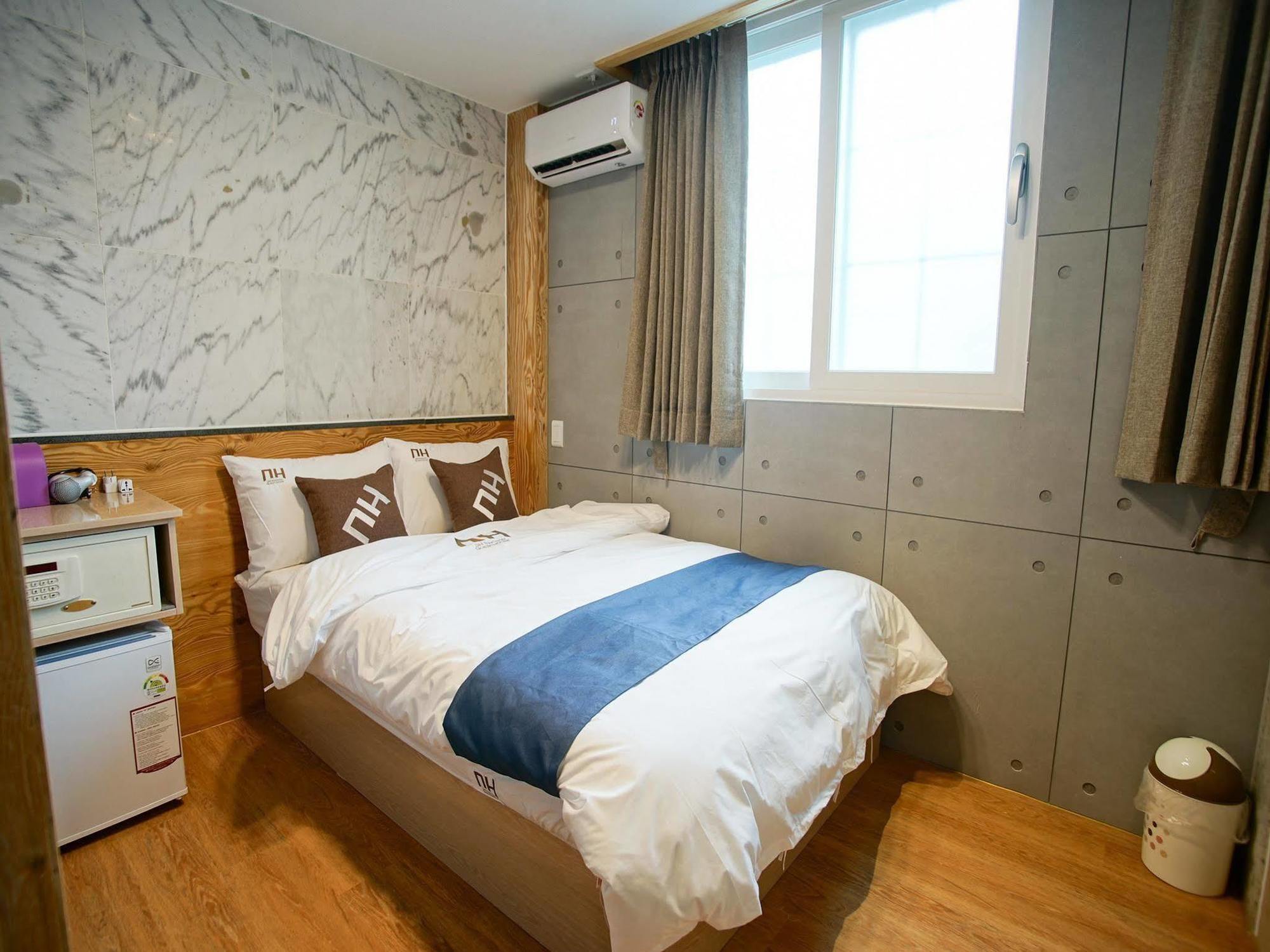 D.H Sinchon Guesthouse Szöul Kültér fotó